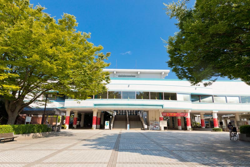 再整備に向けた検討が進められる「藤沢市民会館」