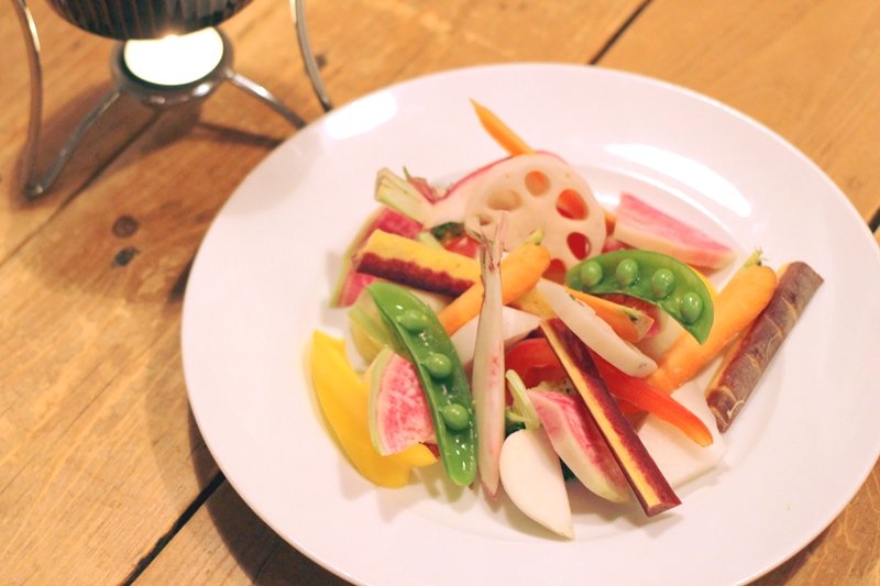 みずみずしく食感の良い新鮮野菜が絶品！「鎌倉野菜のバーニャカウダ」