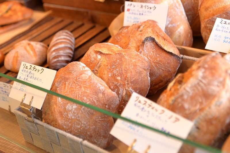 種類豊富なパン。そのどれもが誠実に作られている