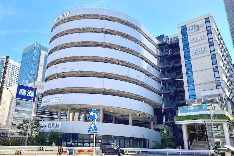 再開発で整備された「横浜」駅西口「JR横浜鶴屋町ビル」