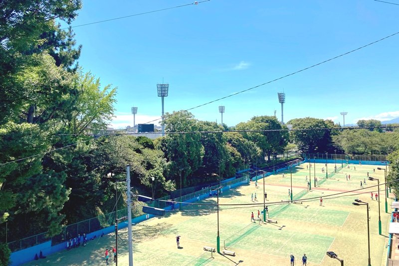 「三ツ沢公園」のテニスコート
