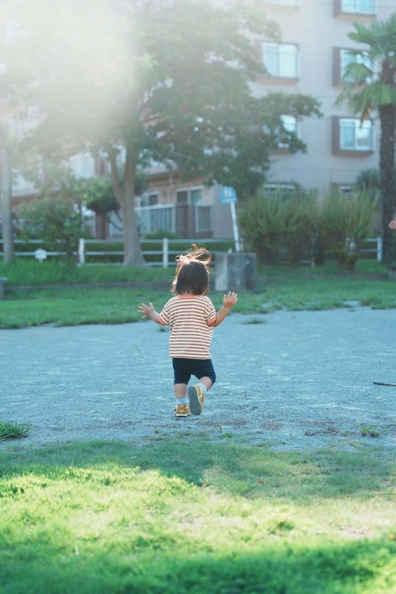 「三浦海岸ハイツ」敷地内の公園で遊ぶお子さん（提供：根岸さん）