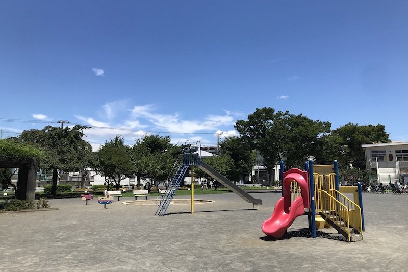 「岡野公園」の遊具広場