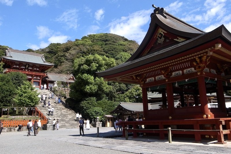 初詣は全国有数の人出がある「鶴岡八幡宮」