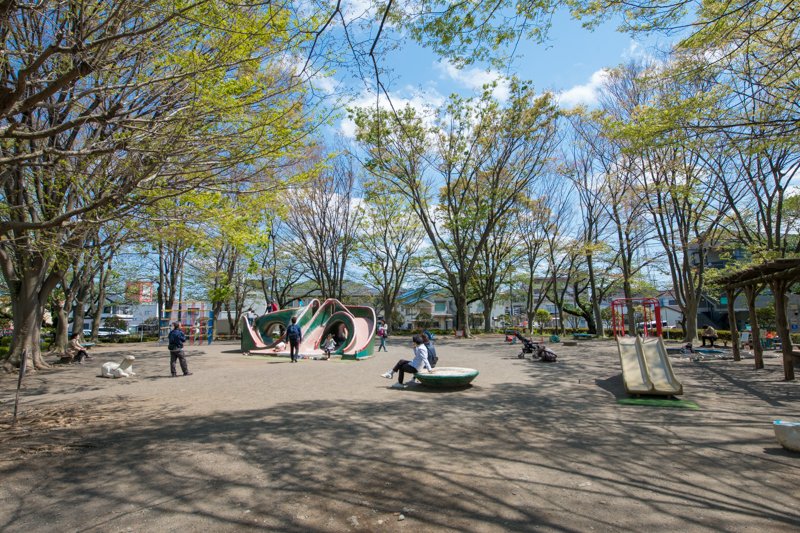 「鹿沼公園」には、交通公園やテニスコートなどもある